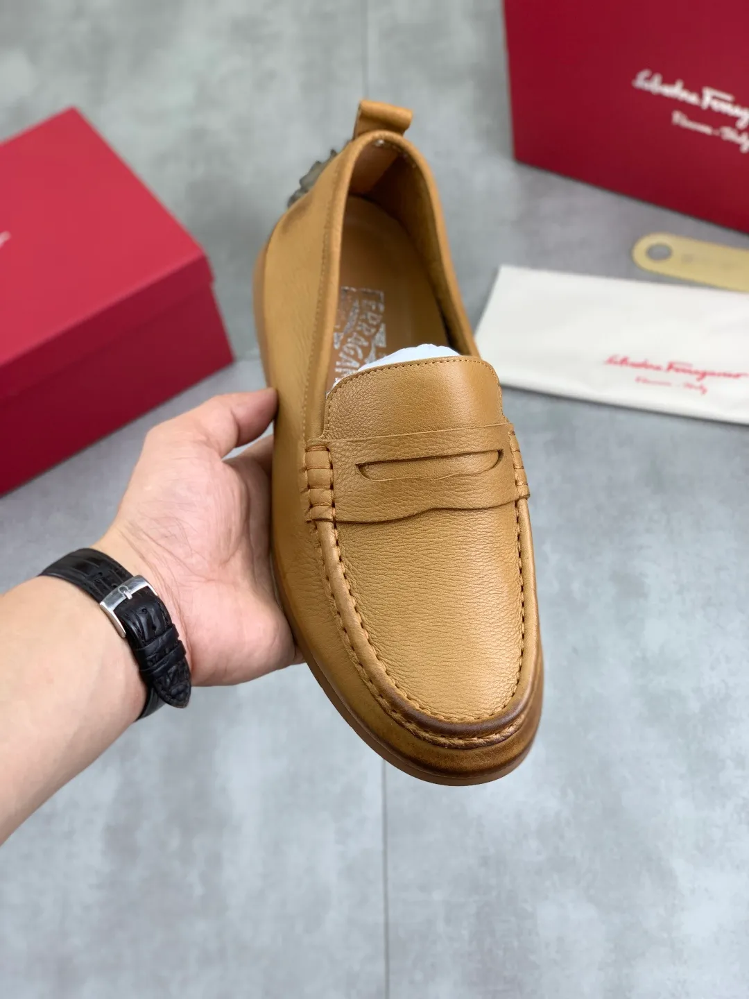 Men's shoes 💰P480 New model [Ferragamo/Ferragamo] Latest model Original imported calfskin, imported pigskin lining + original luxury metal buckle + original rubber outsole Soft and comfortable Size number: 38-44